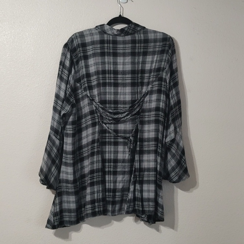 Torrid Black And White Plaid Button Down Top Size 2 - Picture 8 of 10